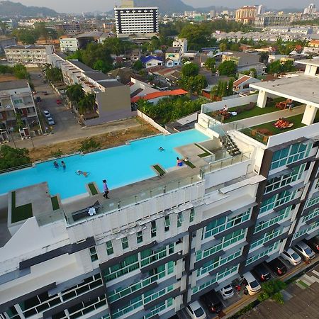 Modern Thai Suites 푸껫 외부 사진