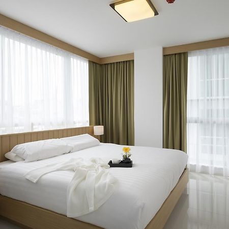 Modern Thai Suites 푸껫 객실 사진