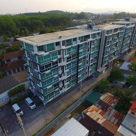 Modern Thai Suites 푸껫 외부 사진