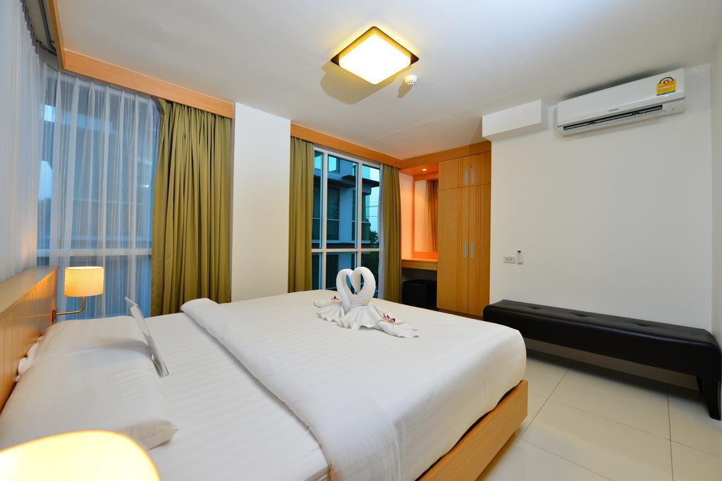 Modern Thai Suites 푸껫 외부 사진