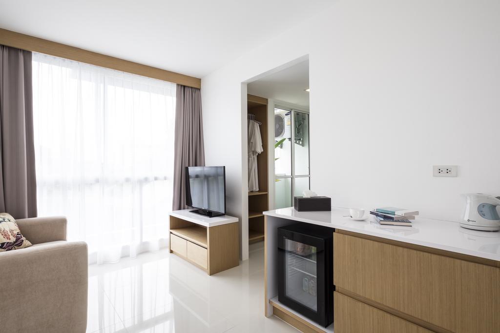 Modern Thai Suites 푸껫 객실 사진
