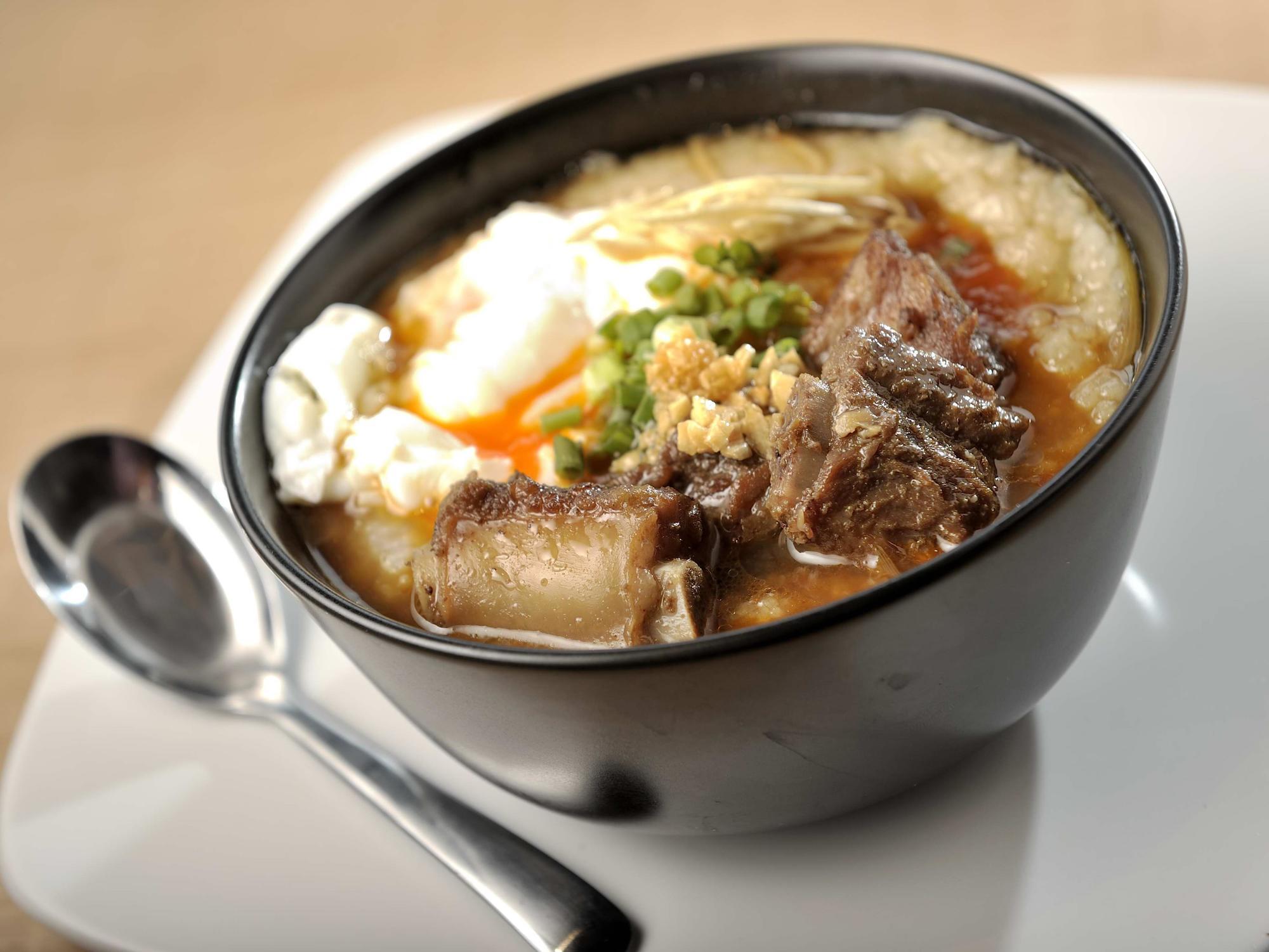 Modern Thai Suites 푸껫 외부 사진