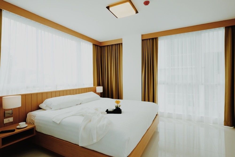 Modern Thai Suites 푸껫 외부 사진