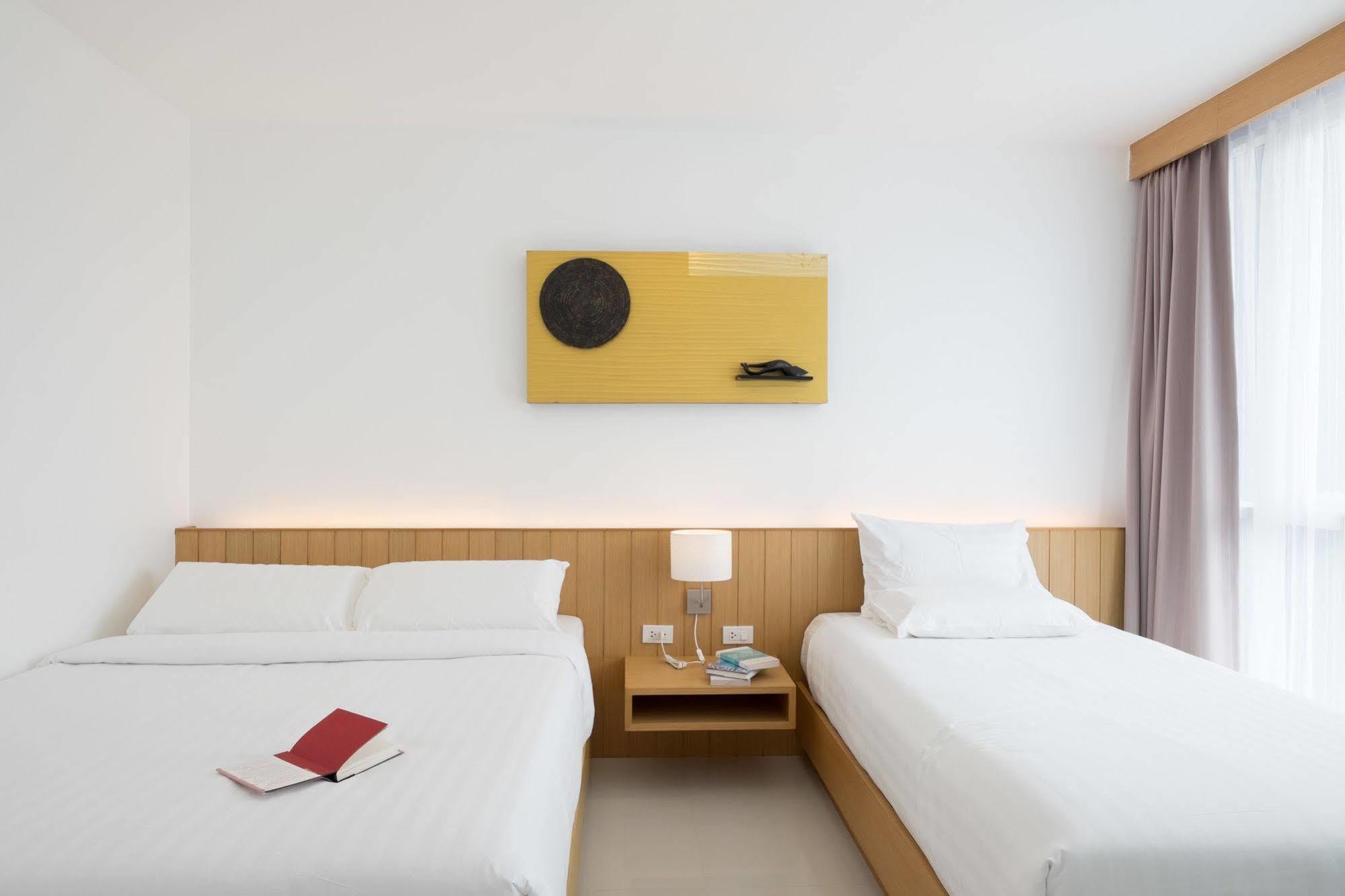 Modern Thai Suites 푸껫 외부 사진