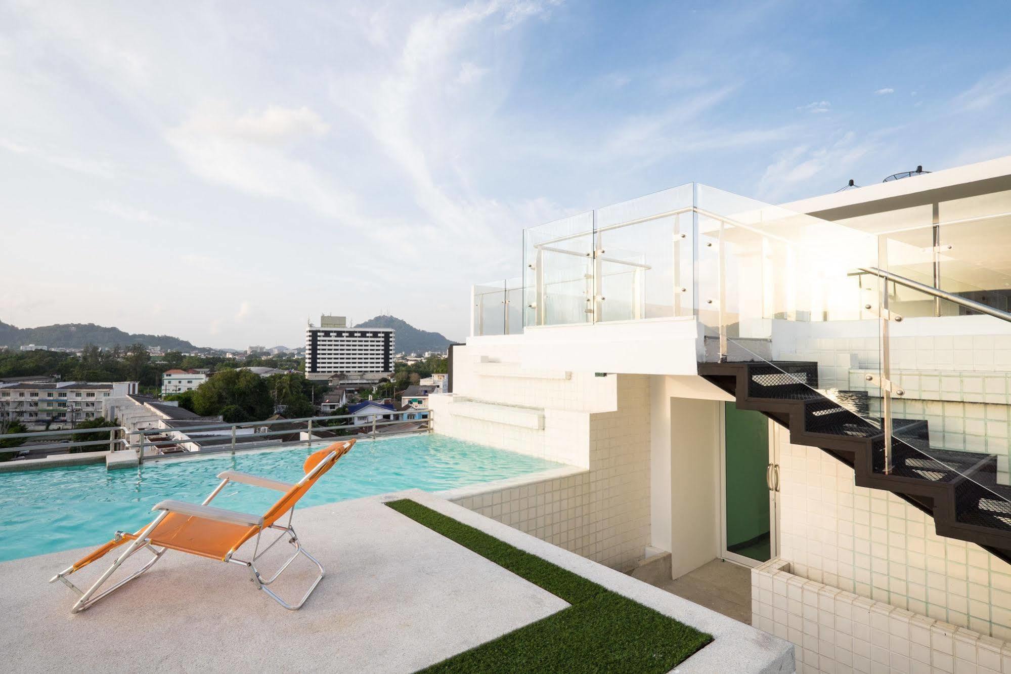 Modern Thai Suites 푸껫 외부 사진