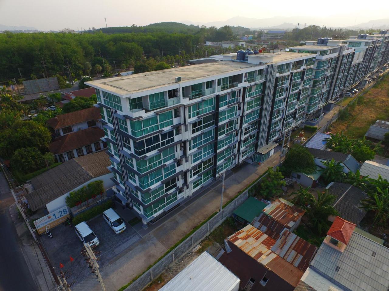 Modern Thai Suites 푸껫 외부 사진
